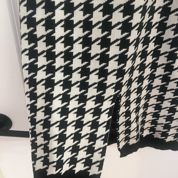 Black and White Houndstooth Skirt - Picture 5 of 7